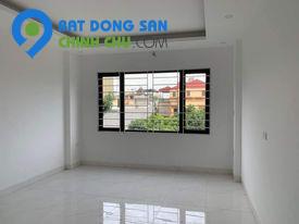 Chính chủ bán nhà 3 tầng mới xây kiên cố ngõ 2 ô tô tránh cần bán chỉ hơn 2 tỷ