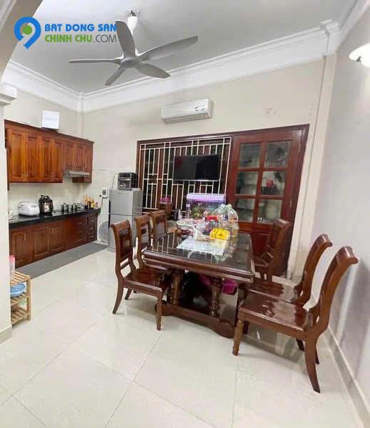 Chính chủ nhờ bán nhà phố Nguyễn Khánh Toàn, thông ra Nguyễn Văn Huyên, Hoàng Quốc Việt, Cầu Giấy, dòng tiền cực tốt, 61m,  13 tỷ 700