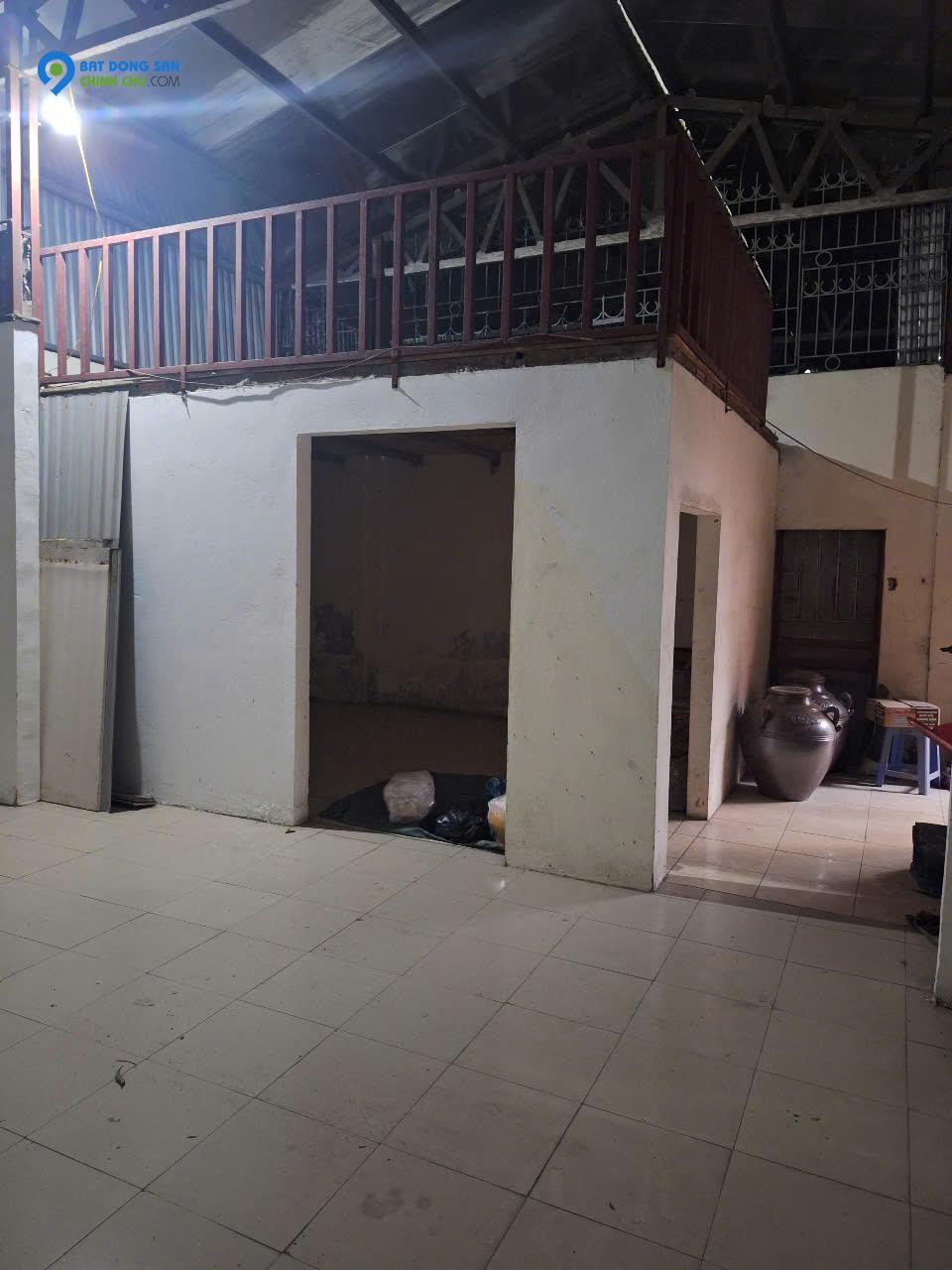 Cho thuê 250m2 kho xưởng mặt đê Ngọc Thụy, Long Biên, HN
