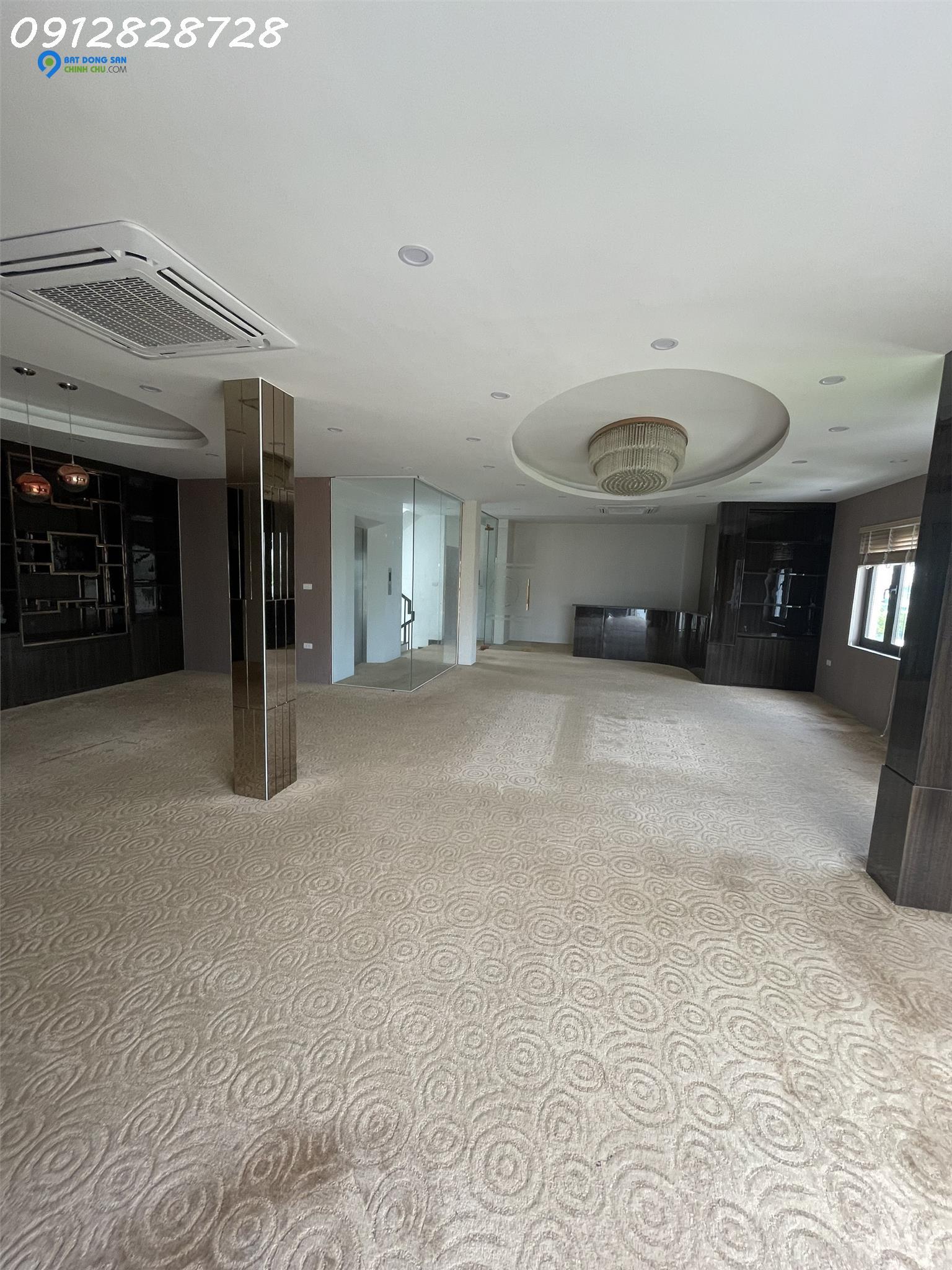 Cho thuê biệt thự ngõ 214 Nguyễn Xiển ,120m x 5 tầng 1 tum thông sàn , thang máy riêng có PCCC