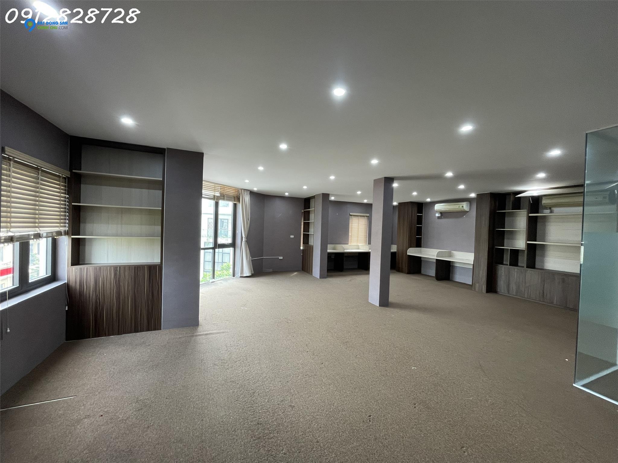 Cho thuê biệt thự ngõ 214 Nguyễn Xiển ,120m x 5 tầng 1 tum thông sàn , thang máy riêng có PCCC