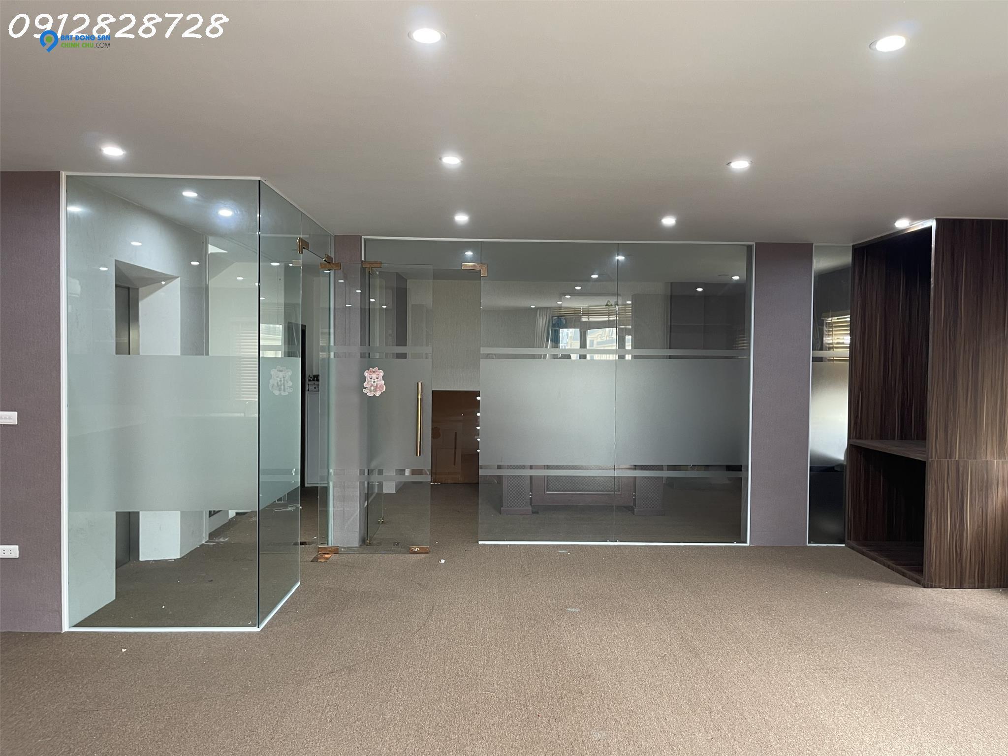 Cho thuê biệt thự ngõ 214 Nguyễn Xiển ,120m x 5 tầng 1 tum thông sàn , thang máy riêng có PCCC
