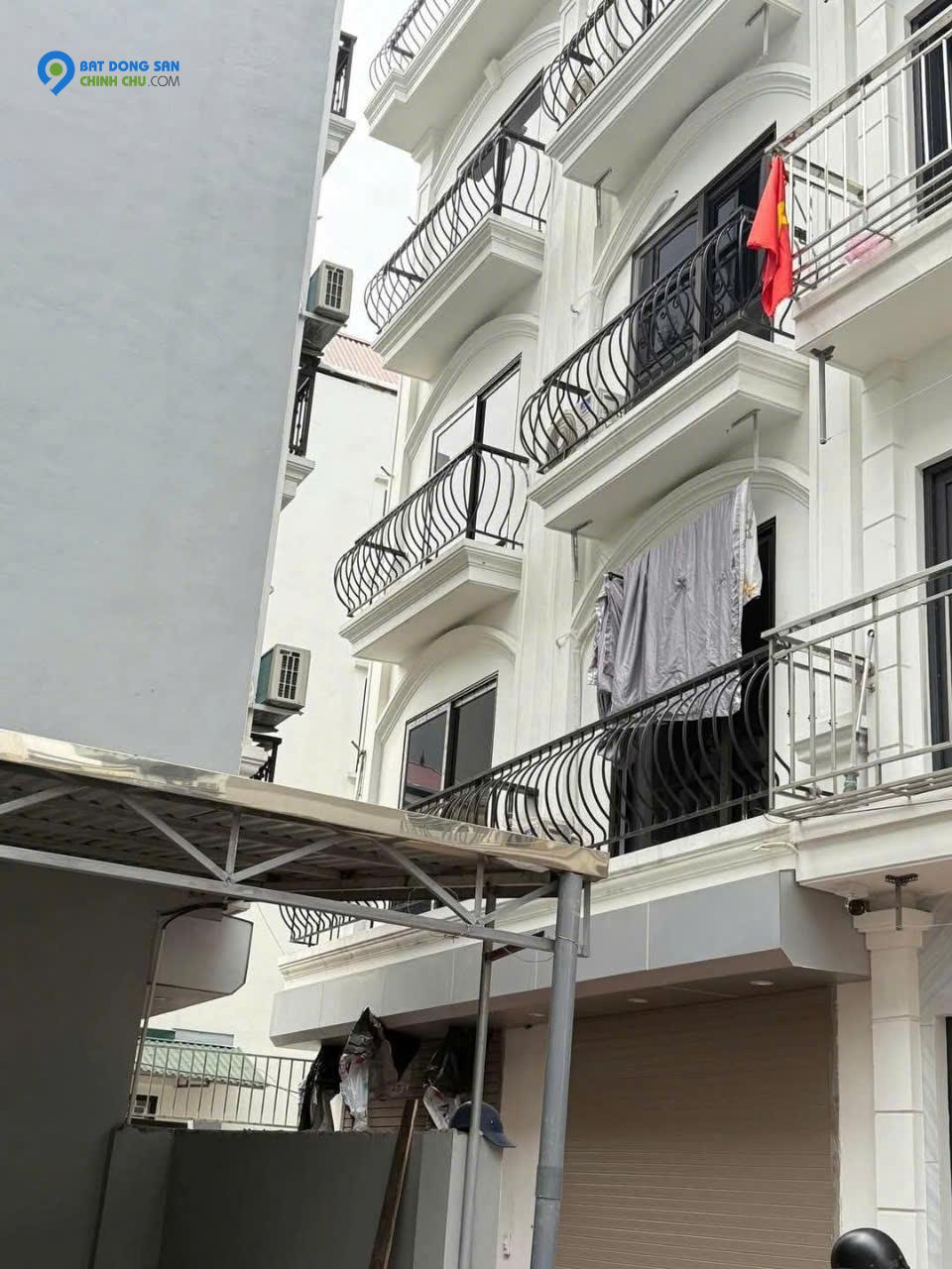 Cho thuê : cho thuê nhà nguyên căn ,ngõ 193 phú Diễn  Dt  40m2 ,   5tầng  3 ngủ ,4 vs ,1 khách
