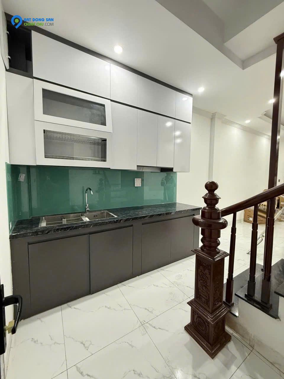 Cho thuê : cho thuê nhà nguyên căn ,ngõ 193 phú Diễn  Dt  40m2 ,   5tầng  3 ngủ ,4 vs ,1 khách