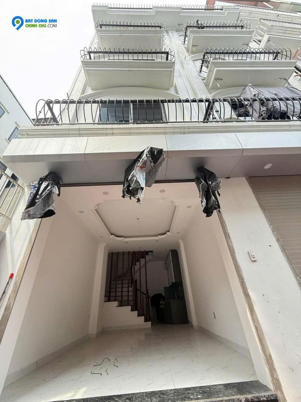 Cho thuê : cho thuê nhà nguyên căn ,ngõ 193 phú Diễn  Dt  40m2 ,   5tầng  3 ngủ ,4 vs ,1 khách