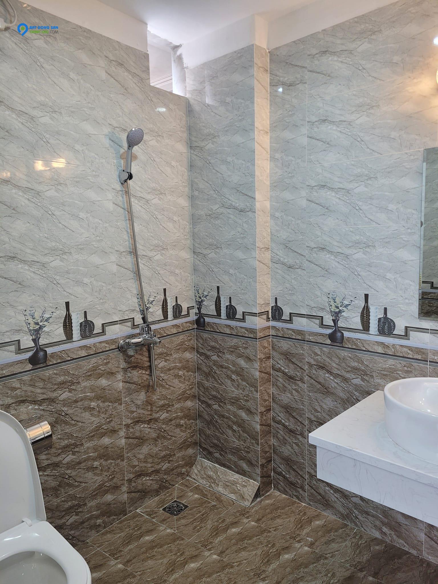 DUY NHẤT 1 CĂN  phố GIÁP NHẤT THANH XUÂN 42m 5 tầng 7 ngủ ngõ thông kinh doanh nhỉnh 4 tỷ lh0975124520