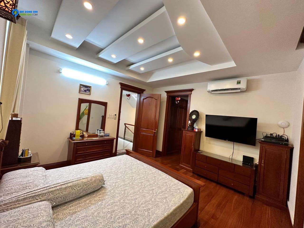 HÀNG NGỘP Villa 5 sao view sông Vườn Lài APĐ ngang 12m 360m2 có hồ bơi chỉ 35 tỷ.