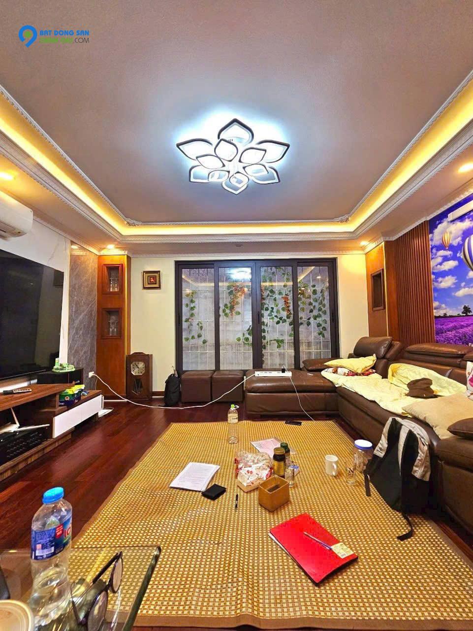 HIẾM - ĐẸP Ở LUÔN - 6 TẦNG THANG MÁY - TRUNG TÂM HAI BÀ TRƯNG - 30M RA NGÕ Ô TÔ. DT 56M2 X 6T X 4MT . GIÁ 15.9 tỷ