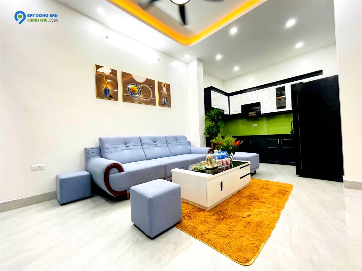 Hiếm! Bán nhà đường Nguyễn Chí Thanh, 25m ra phố, lô góc, 40m2 *5T chỉ nhỉnh 3 tỷ, nhanh mới kịp