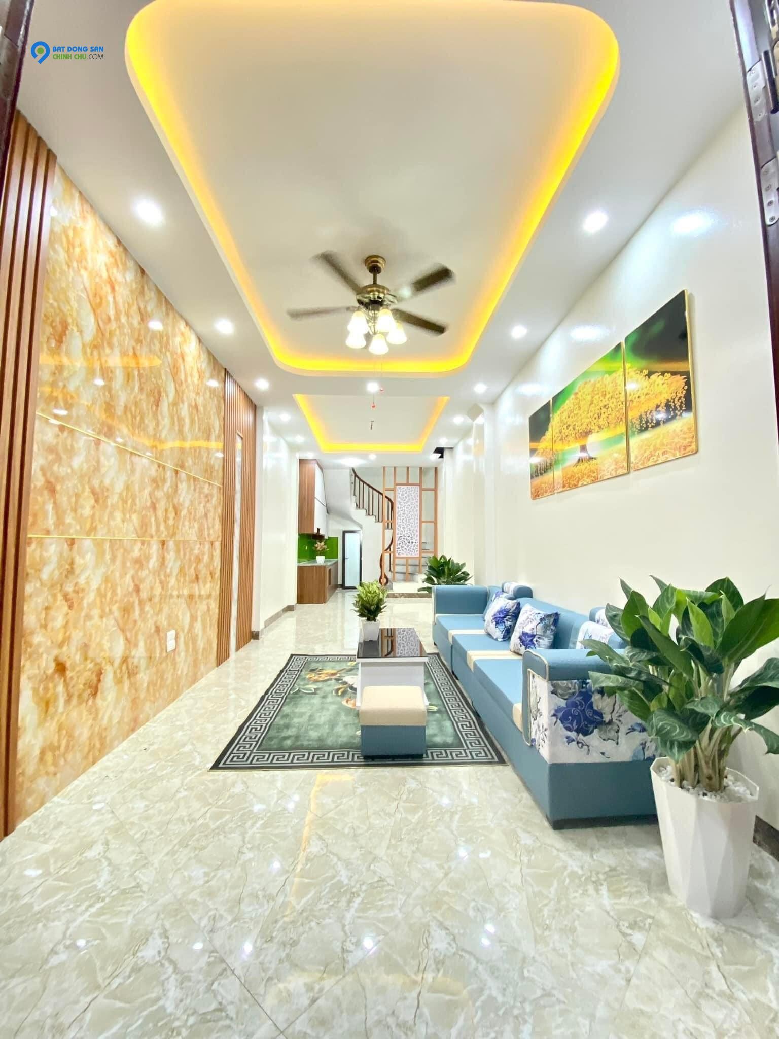 Hồ Tùng Mậu-40m2 -giá hơn 4 tỷ-ngõ ba gác tránh nhau-ô tô gần -tiện ích xung quang không thiếu gì