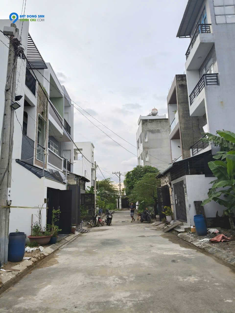 Lô đất rẻ nhất Samsung Village, Bưng Ông Thoàn, Phú Hữu, DT 51,6m2 giá 3,15 tỷ - LH 0911242789