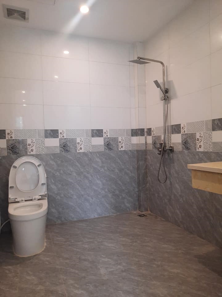 Mua 1 nhà được 2 nhà. Ngọc Lâm Long Biên, 4 tầng, 30m2, giá: 2.4 tỷ ( vừa ở vừa cho thuê rất tốt )