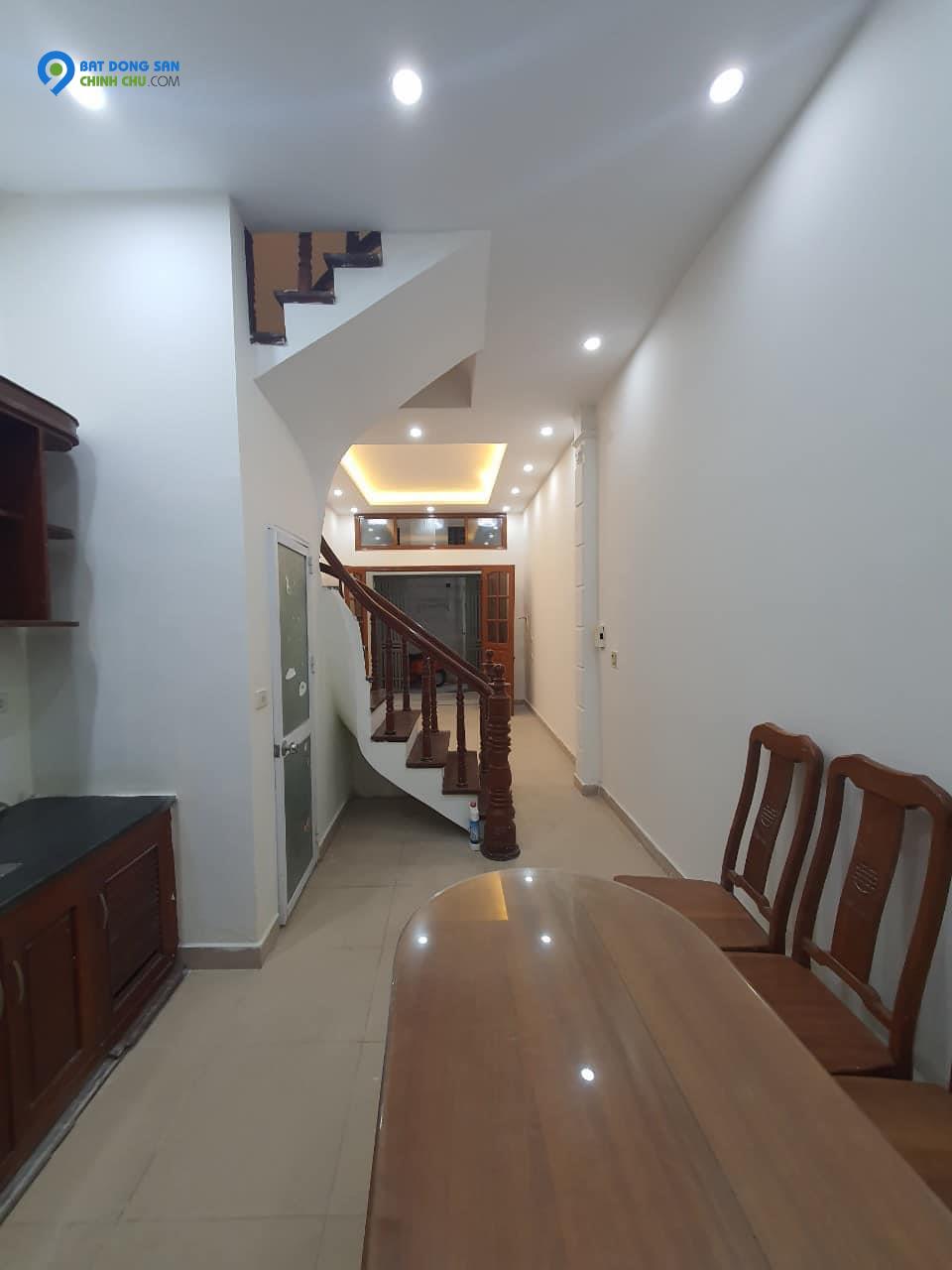 NHÀ ĐẸP HÀO NAM , 38M2 X 4T , NHỈNH 4 TỶ , NGÕ THÔNG , SÁT Ô TÔ