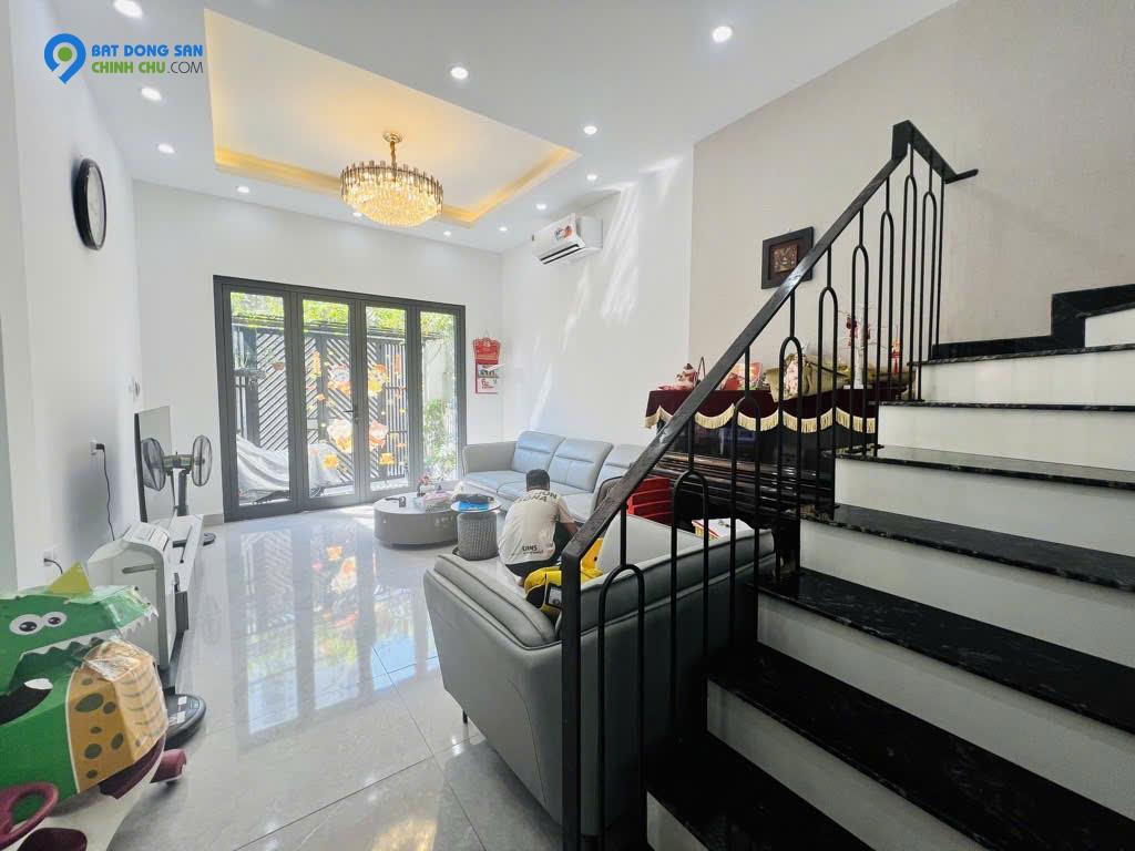 NHÀ ĐẸP LUNG LINH TẠI LẠC LONG QUÂN - OTO 7 CHỖ ĐỖ CỬA - NGÕ THÔNG - THIẾT KẾ HIỆN ĐẠI GIÁ NHỈNH 15 TỶ