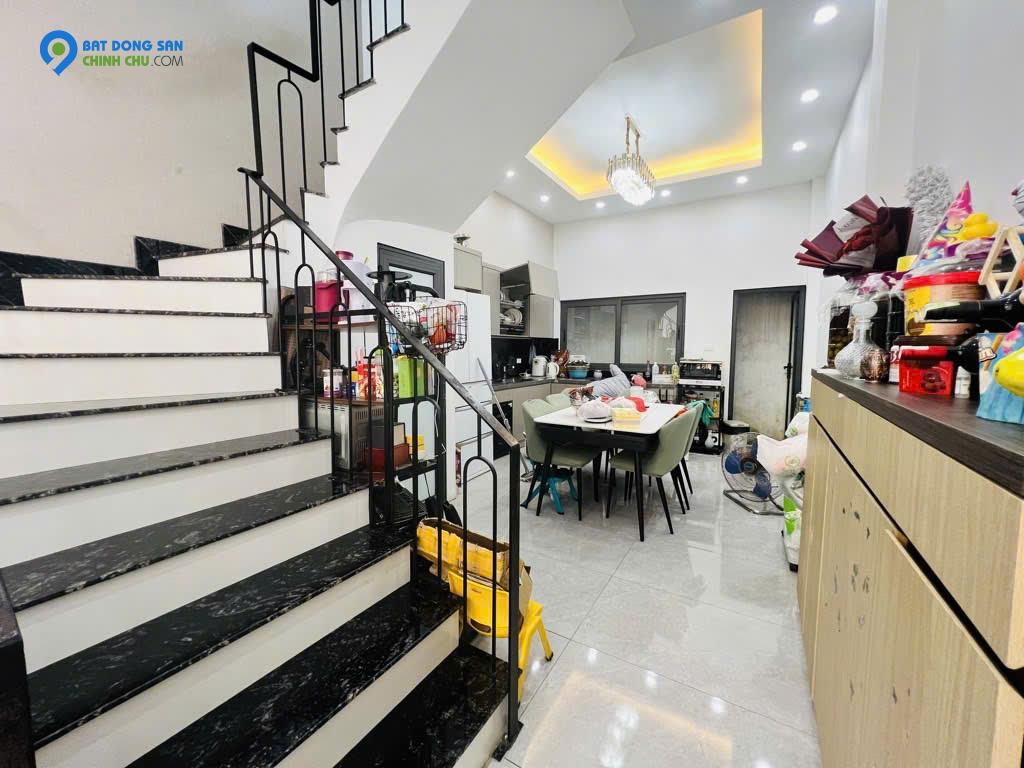 NHÀ ĐẸP LUNG LINH TẠI LẠC LONG QUÂN - OTO 7 CHỖ ĐỖ CỬA - NGÕ THÔNG - THIẾT KẾ HIỆN ĐẠI GIÁ NHỈNH 15 TỶ
