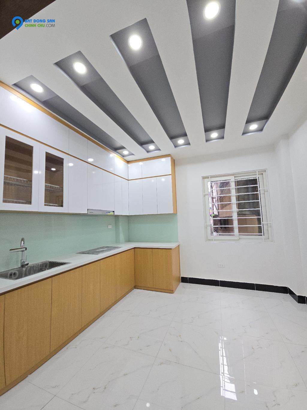 NHÀ ĐẸP NGÃ TƯ SỞ - 5 TẦNG MỚI Ở NGAY Ô TÔ GẦN HƠN 6 TỶ