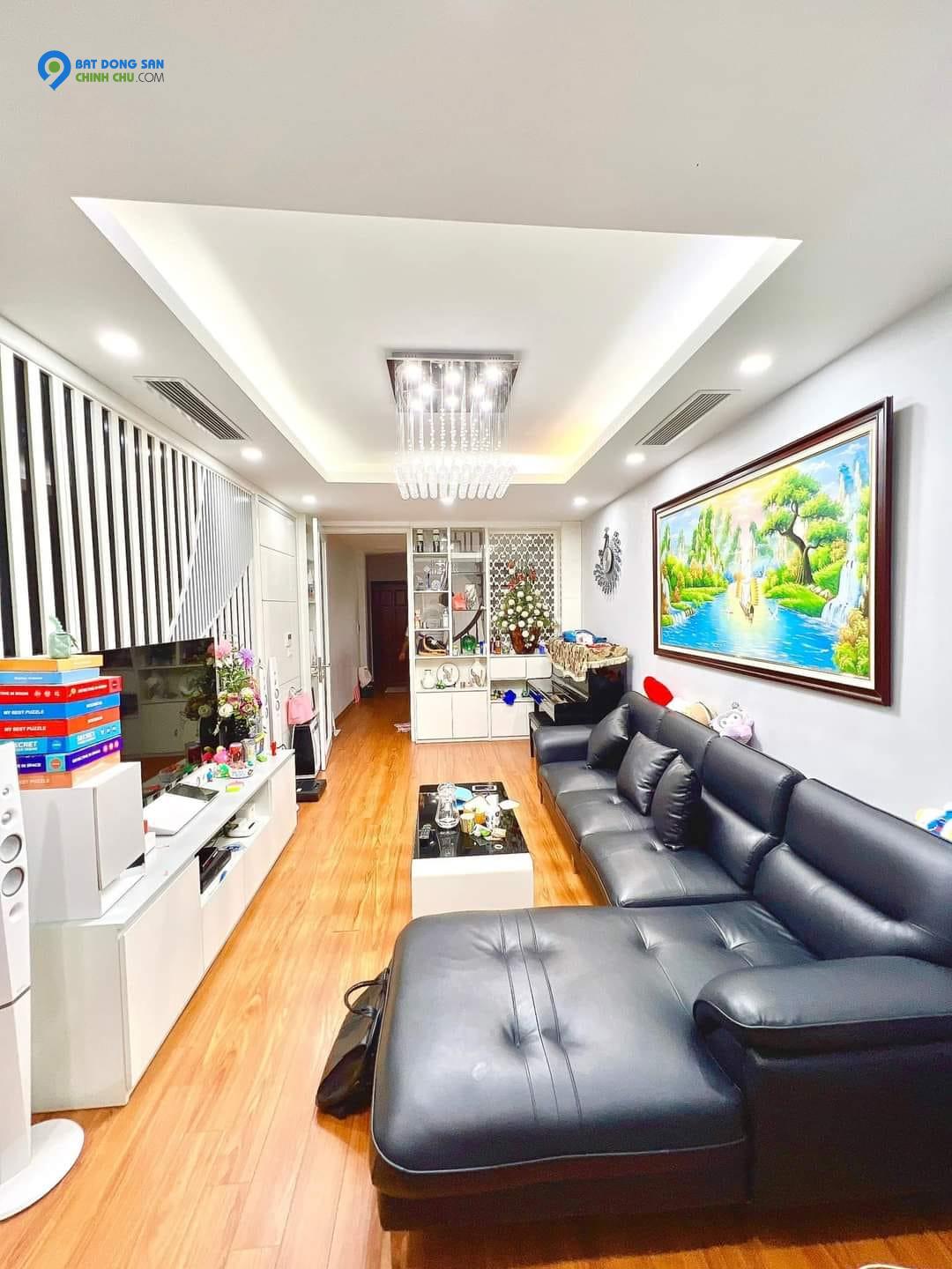 NHÀ ĐẸP Ở PHÙNG CHÍ KIÊN -PHÂN LÔ Ô TÔ - MẶT NGÕ KINH DOANH - 2 THOÁNG TRƯỚC  SAU - FULL NỘI THẤT TIỀN TỶ.