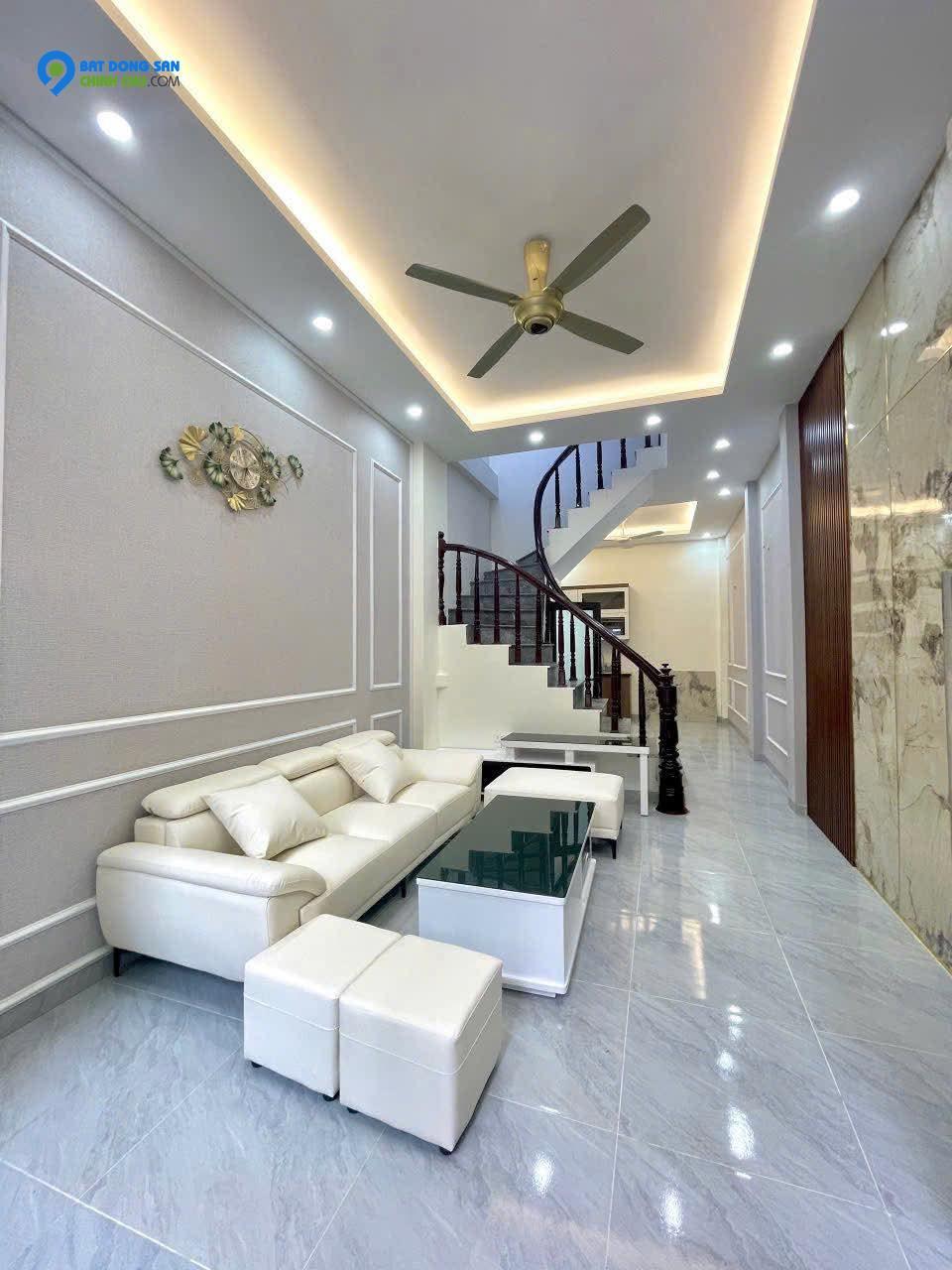 NHÀ LIỀN KỀ 4 TẦNG, 5 PHÒNG NGỦ - VỊ TRÍ VÀNG 241 CHIẾN THẮNG, VĂN QUÁN, HÀ ĐÔNG!