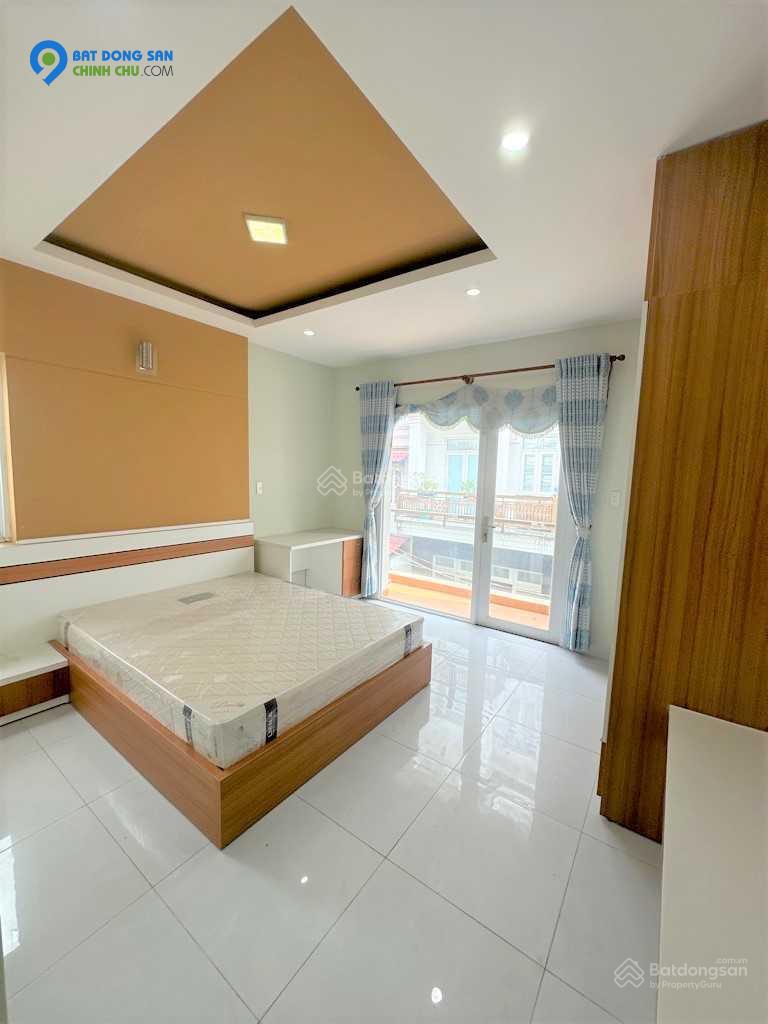 Ngộp, bán nhà 2 tầng, Lã Xuân Oai, 90m2, ngang 8m, đẹp, ở ngay, nhỉnh 5.5 tỷ,