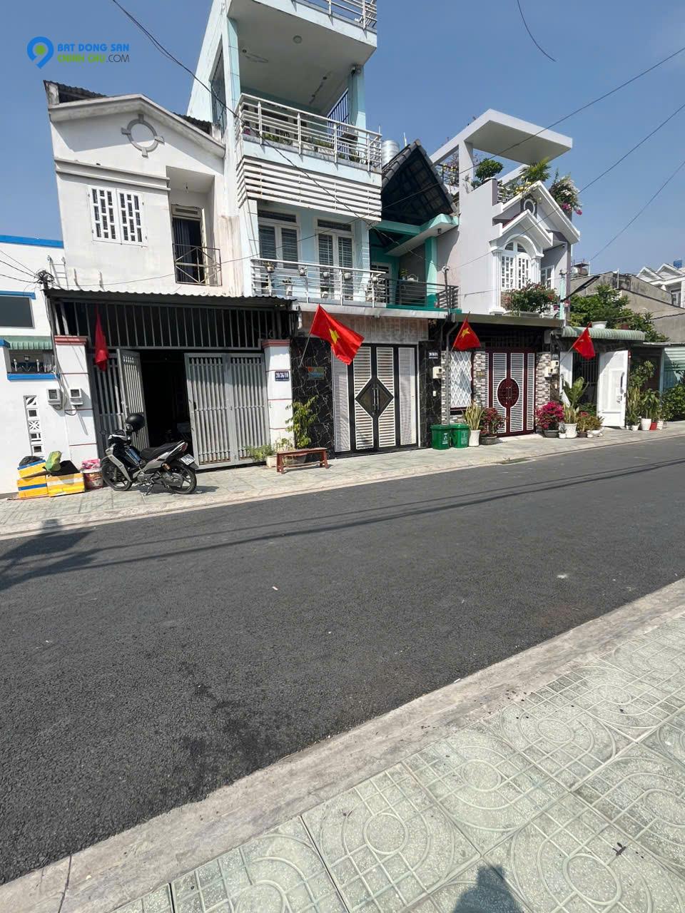 Nhà MT 4pn trệt lầu, 4x20m, hẻm 8m thông, giá siêu rẻ 7.5tr