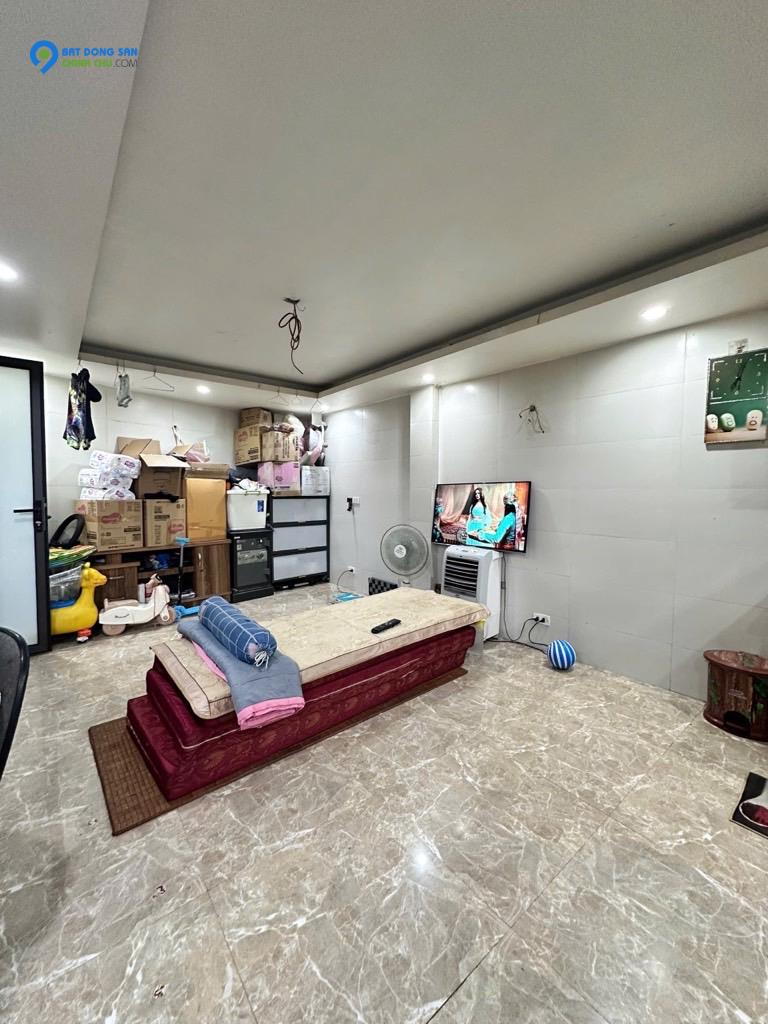Nhà Mỹ Đình hàng hiếm, dân xây 40m2, 5 tầng, mặt tiền 5m, gần ô tô