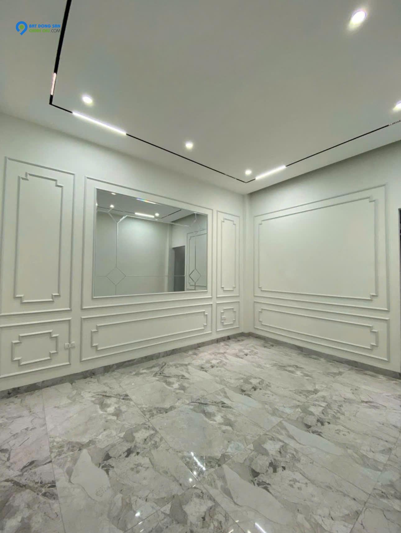 Nhà Phân Lô Trần Quốc Hoàn – 45m², 5 Tầng, MT 4m – Thang Máy, Ô tô Tránh – Kinh Doanh Đỉnh – 17 tỷ!