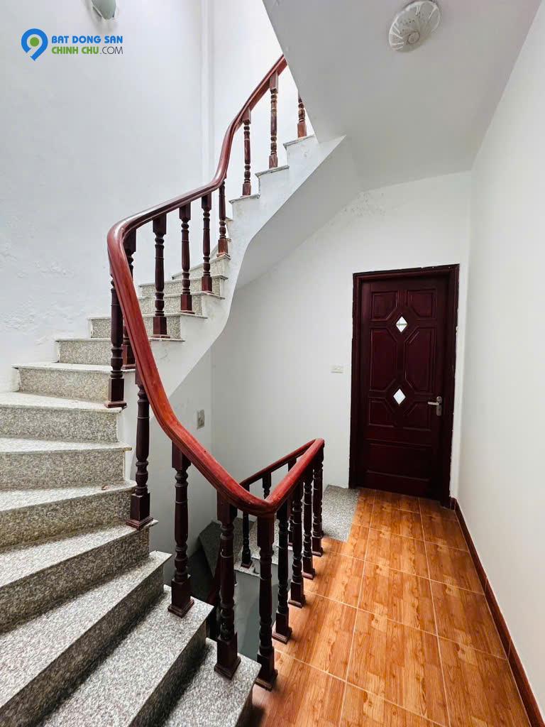 Nhà Tây Hồ hót quá nhỉnh 8 tỷ có ngay  nhà 5 tầng, 2 phút ngồi bờ Hồ Tây hóng gió, ngắm mặt hồ!