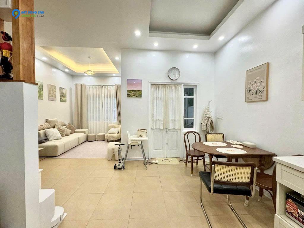 Nhà đẹp Lô góc 42m2 - mặt tiền 5.7m Phú Đô - Bao full nội thất - Giá 8 tỷ có TL