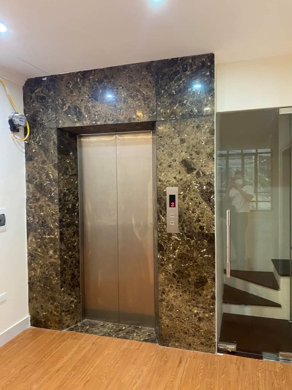 Nhà đẹp  Võ Chí công gara ô tô, thang máy KD VP, SPA đỉnh, 30m mặt phố, 60m chỉ 10.5 tỷ