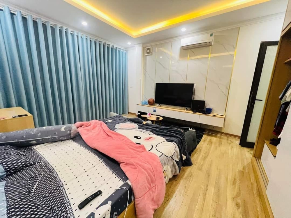 Nhà đẹp, giá rẻ, phố Đê La Thành, 6 tầng, 3 ngủ, 30m2, 3.5 tỷ