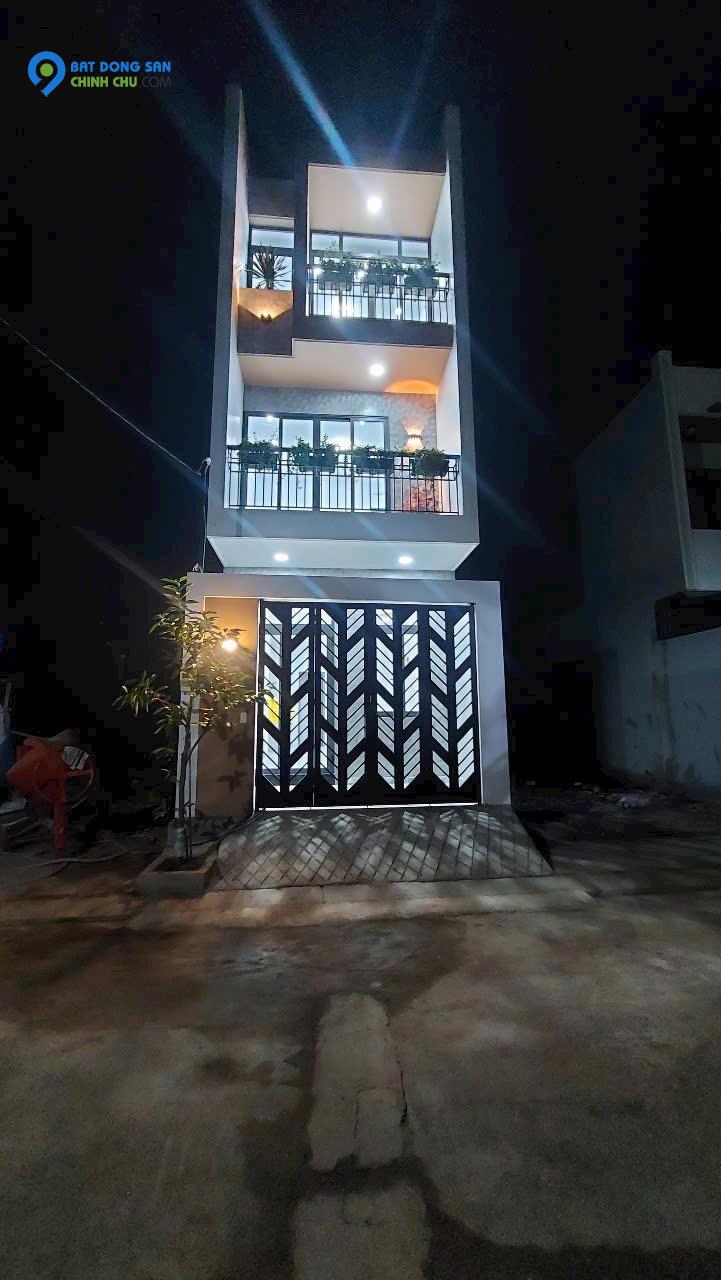 Nhà đẹp mới xây giá ngộp