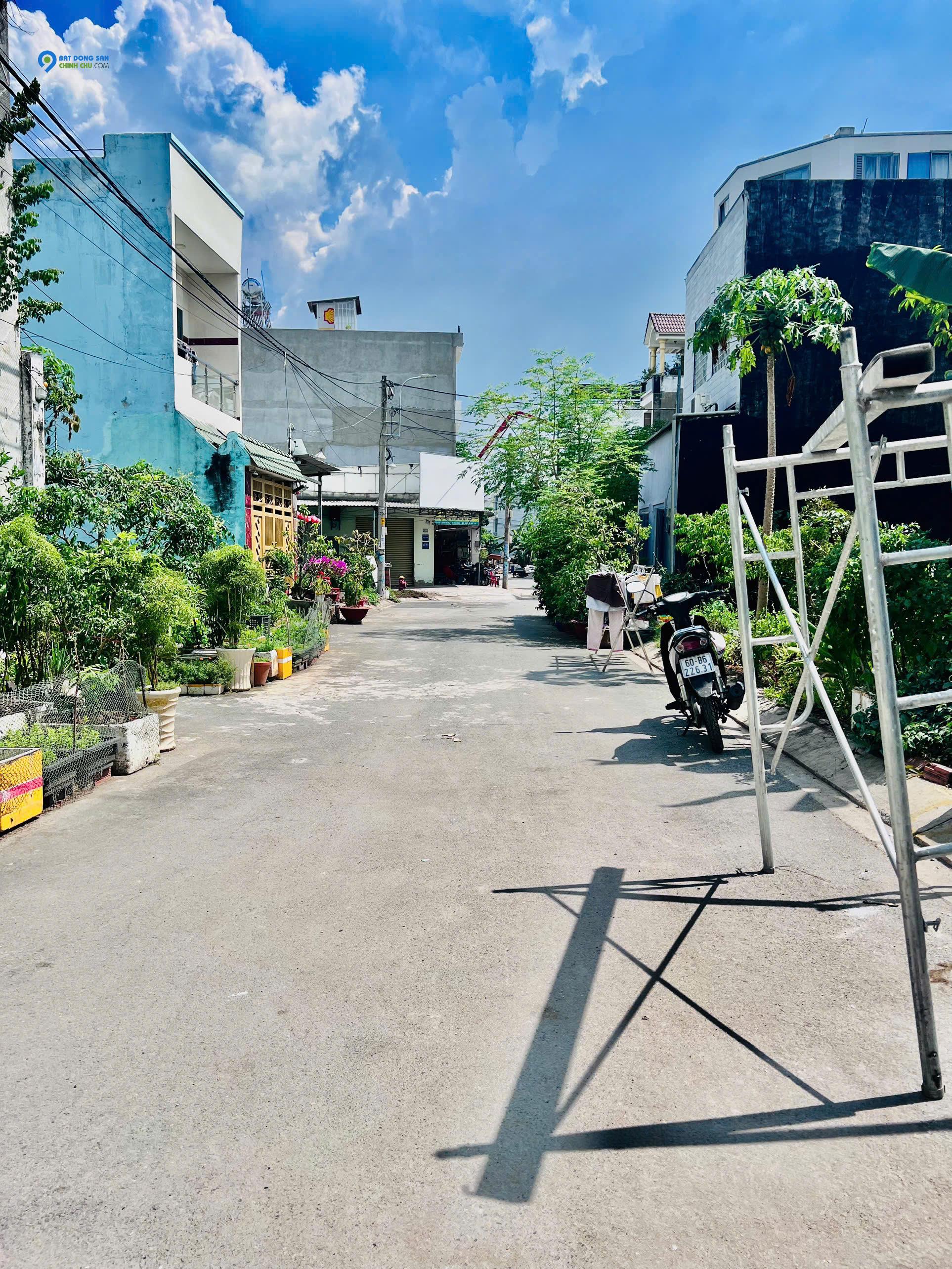 Nhà đẹp mới xây giá ngộp
