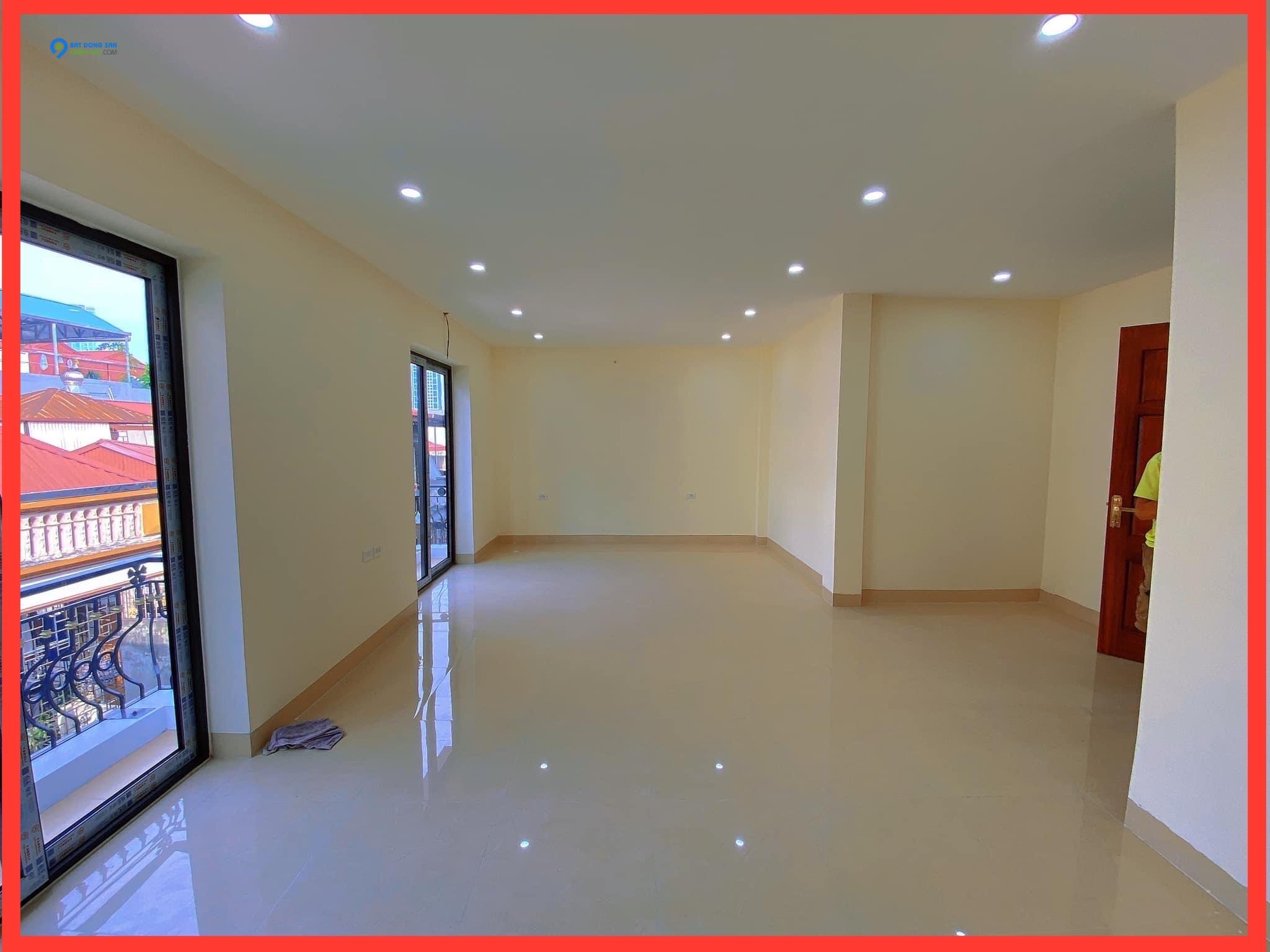 Nhà đẹp, thang máy, ngõ thông ở Minh Khai, DT50m x 7 tầng, giá hót 9,5 tỷ.