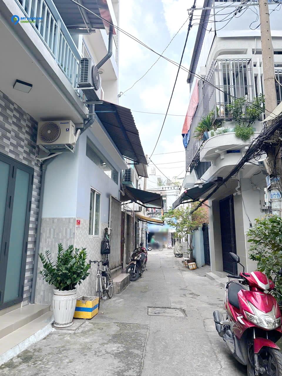 Nhà mặt tiền chính Âu Dương Lân cửa sau HXH P2Q8