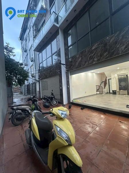 Nhà mới Đàm Quang Trung - Cổ Linh - Long Biên thang máy lô góc, gara oto