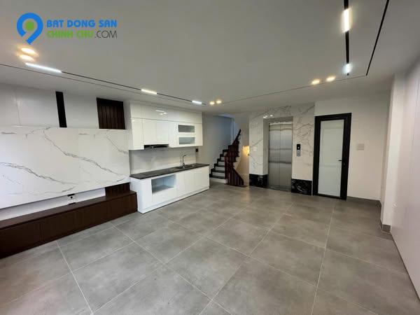 Nhà mới Đàm Quang Trung - Cổ Linh - Long Biên thang máy lô góc, gara oto