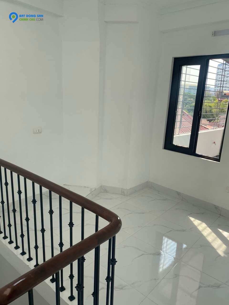 Nhà tôi cho thuê nhà hai cửa đi, mới, 93m2_ 4T; vỉa hè, Duy Tân-29 Tr