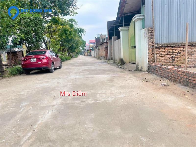 Nhỉnh 1.6 tỷ, Mrs Diễm bán 56m đất lô góc trục chính thôn tại Mạnh Tân, Thụy Lâm, Đông Anh.