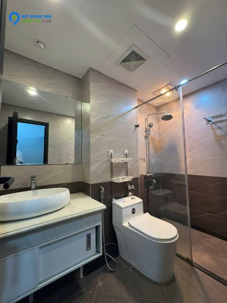 PHÂN LÔ Ô TÔ TRÁNH ĐỖ TRƯỚC CỬA - NHÀ MỚI ĐẸP DÂN XÂY - TẶNG FULL NỘI THẤT ĐẸP KHÁCH CHỈ CẦN XÁCH VALI VÀO Ở _ 5 TẦNG – 30M2 – 8,5 TỶ