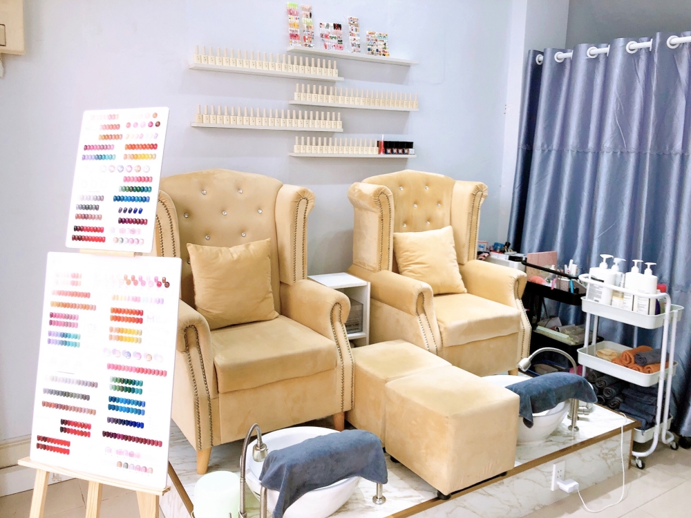 SANG NHƯỢNG LẠI TIỆM NAIL-MI-GỘI-MASSAGE NGAY TRUNG TÂM TP Q1