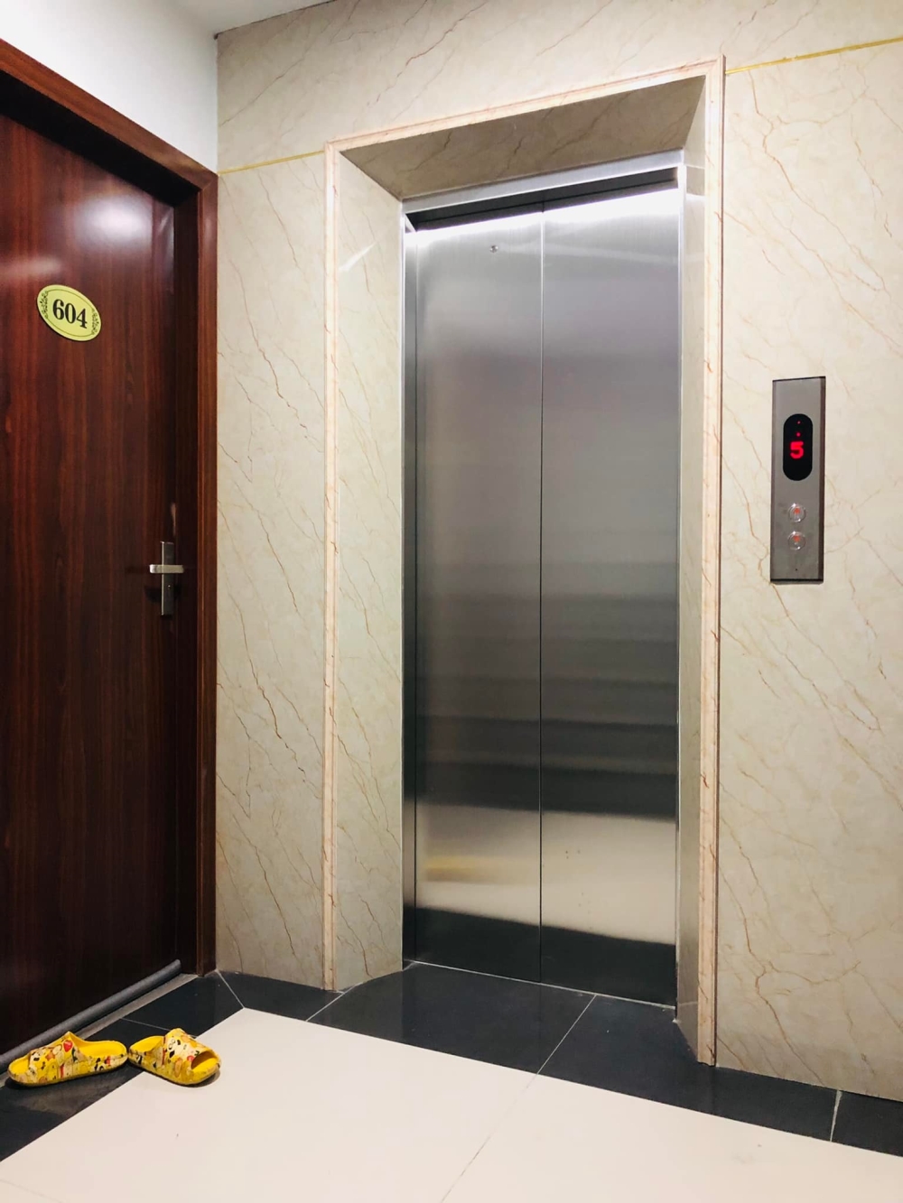 Siêu phẩm Mễ Trì 80m2 x 9 tầng nhỉnh 15 tỷ - 15 phòng full đồ Doanh thu 60tr/ tháng - Ôtô đỗ tránh nhau.