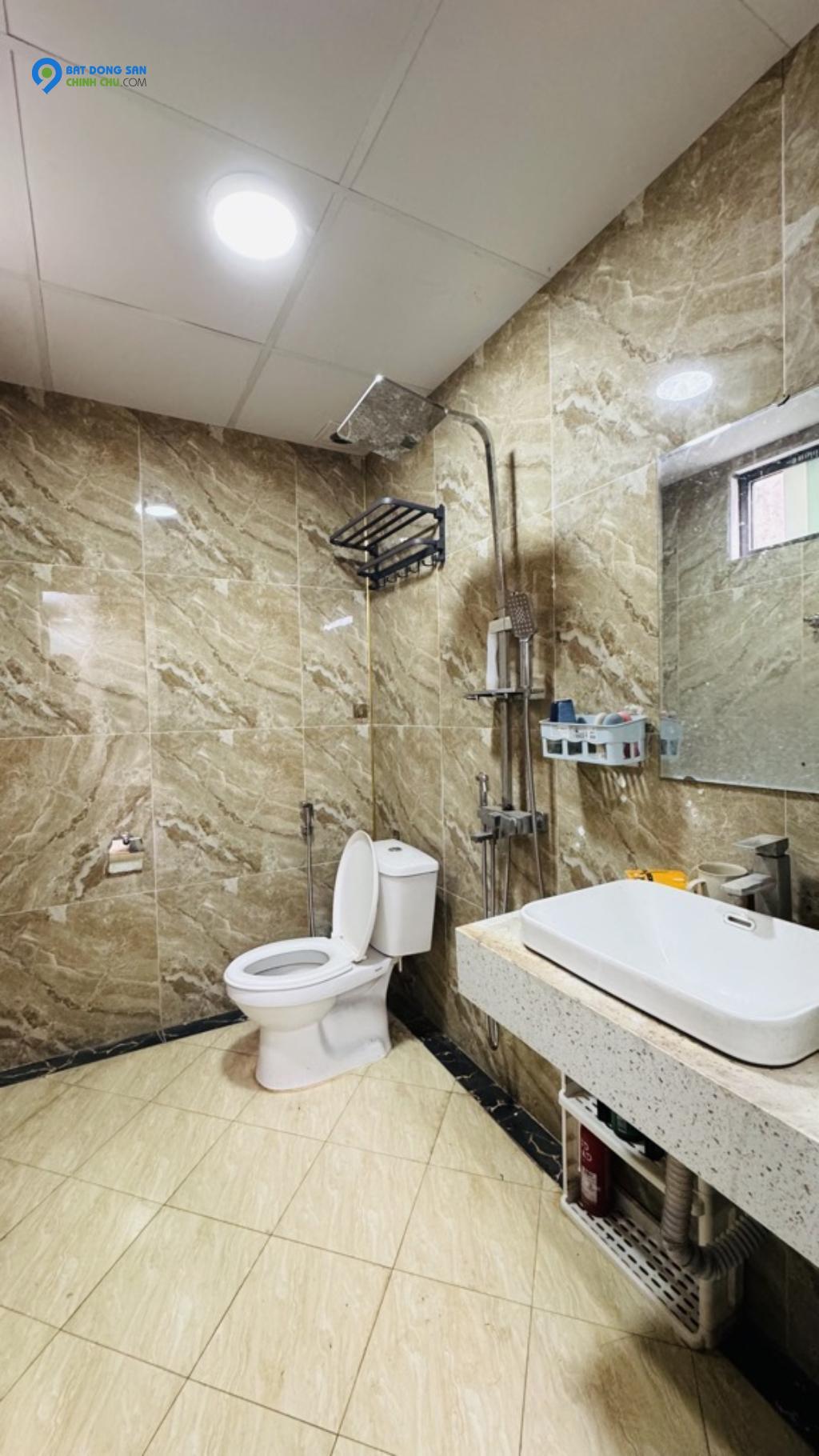 Siêu phẩm ngay Ngã Tư Sở lô góc 46m2, 7 tầng, thang máy, kinh doanh, ô tô đỗ cửa, 13 tỷ.
