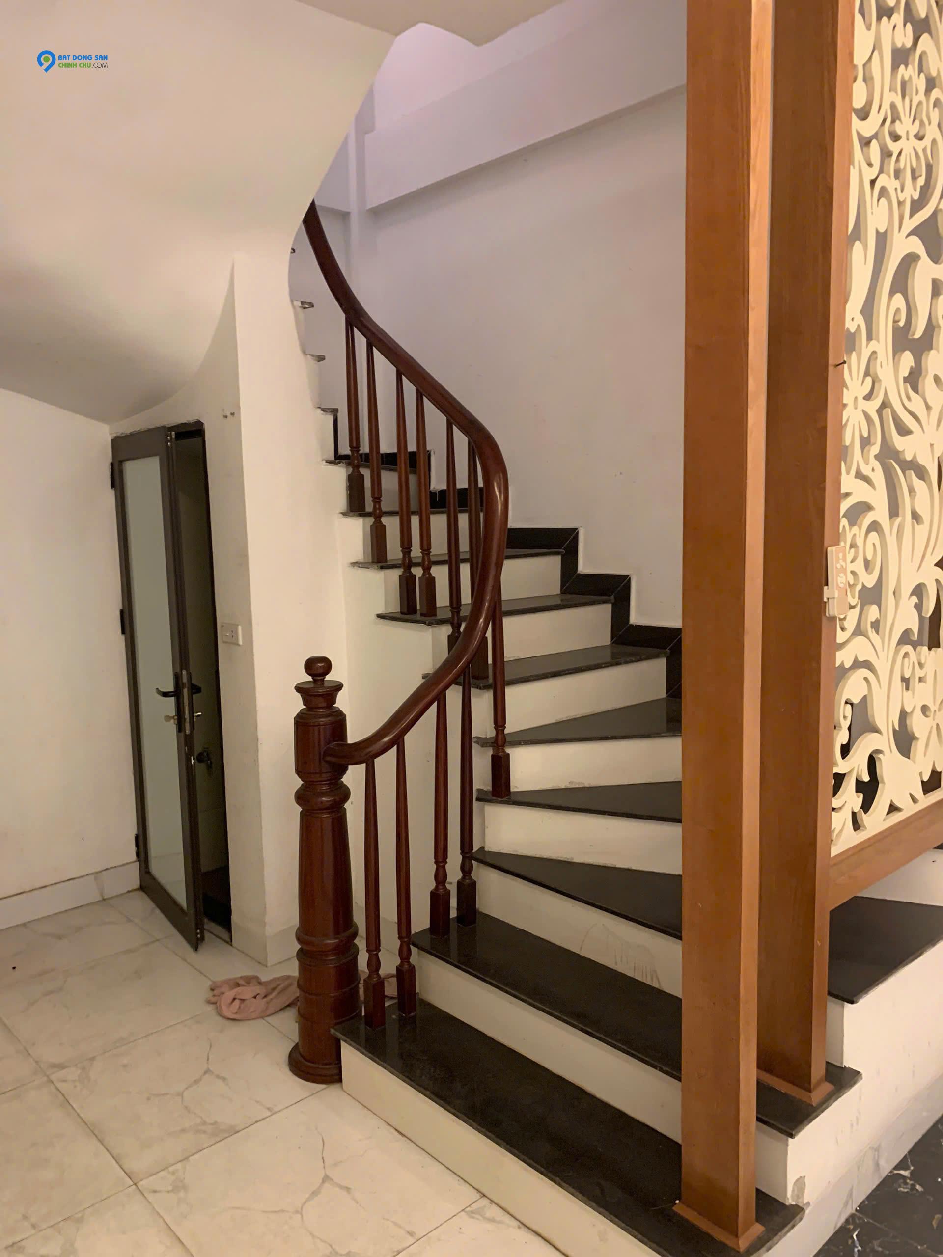 TÔI CẦN BÁN NHÀ NGÕ 79, PHỐ 8/3,LÔ GÓC, KD 32M2, 5 TẦNG, MT4.1M GIÁ 6.2 TỶ