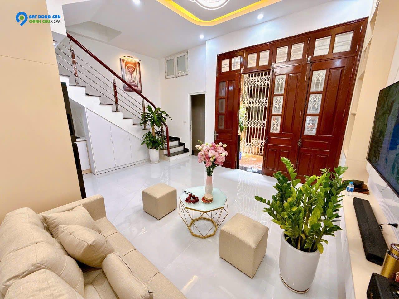 TRUNG TÂM ĐÔNG ĐA-VÀI BƯỚC RA Ô TÔ-NHÀ ĐẸP Ở NGAY-2THOÁNG VĨNH VIỄN-TIỆN ÍCH BẠT NGÀN - 35M - 5TẦNG - GIÁ CHÀO 7,75 TỶ