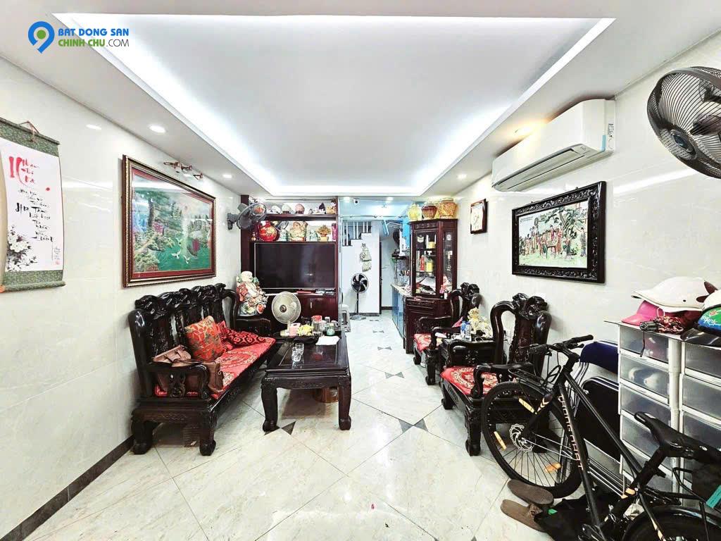 TRUNG TÂM VÙNG LÕI ĐỐNG ĐA - PHÂN LÔ Ô TÔ VÀO NHÀ - ĐƯỜNG TRƯỚC NHÀ TRẢI NHỰA ĐẸP - CÁCH PHỐ VÀI CHỤC MÉT