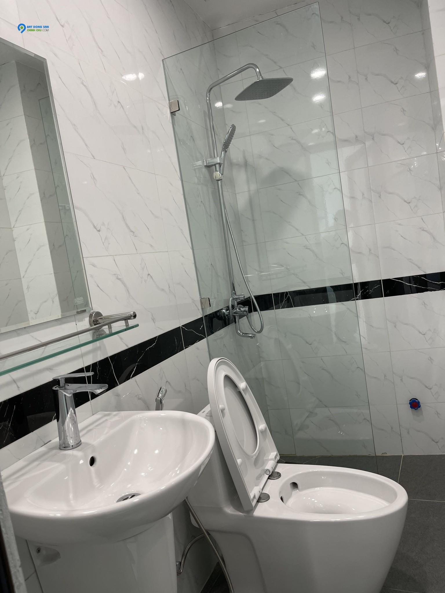 Tôi chủ nhà cho thuê nhà lô góc, mới,vỉa hè, 93m2- 5T, Giảng Võ_30 Tr