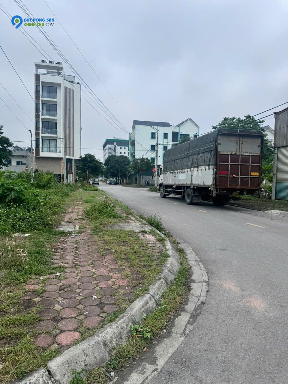 bán 2 lô đất cho bác ruột. S 210 1 lô , 2 lô liền kề là 420M . đất tại khu đô thị đồng văn xanh ,duy tiên ,hà nam