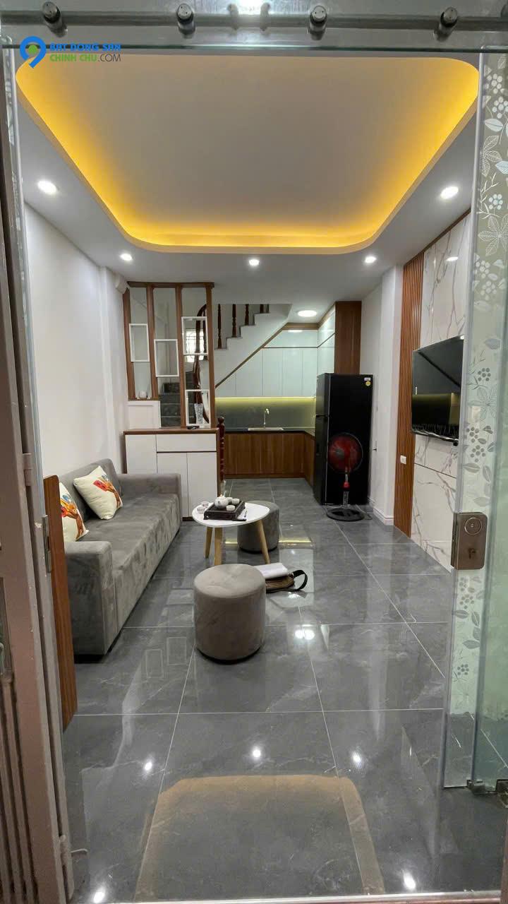 cần bán nhà đường lĩnh nam 5 tầng