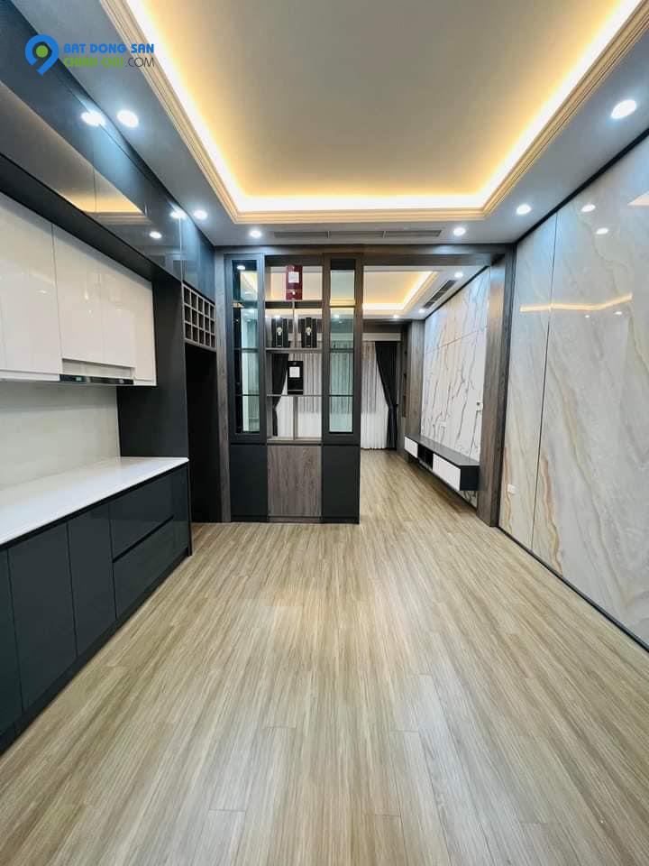 hot hot ,hoàng vân thái,thanh xuân,45 m2 5 tấng,nhà phân lô,kinh doanh tốt,đường rộng o to tránh, gíá 11,8 tỷ.