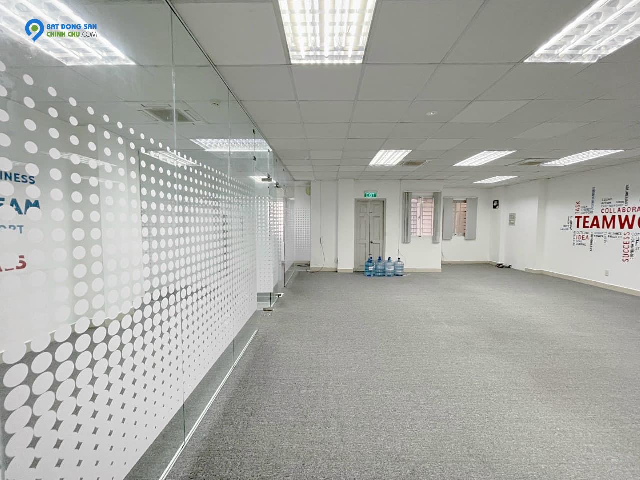 CHO THUÊ VĂN PHÒNG ĐẸP 85M2 GIÁ RẺ CÓ NGĂN SẴN PHÒNG KÍNH Ở KHU K300 TÂN BÌNH